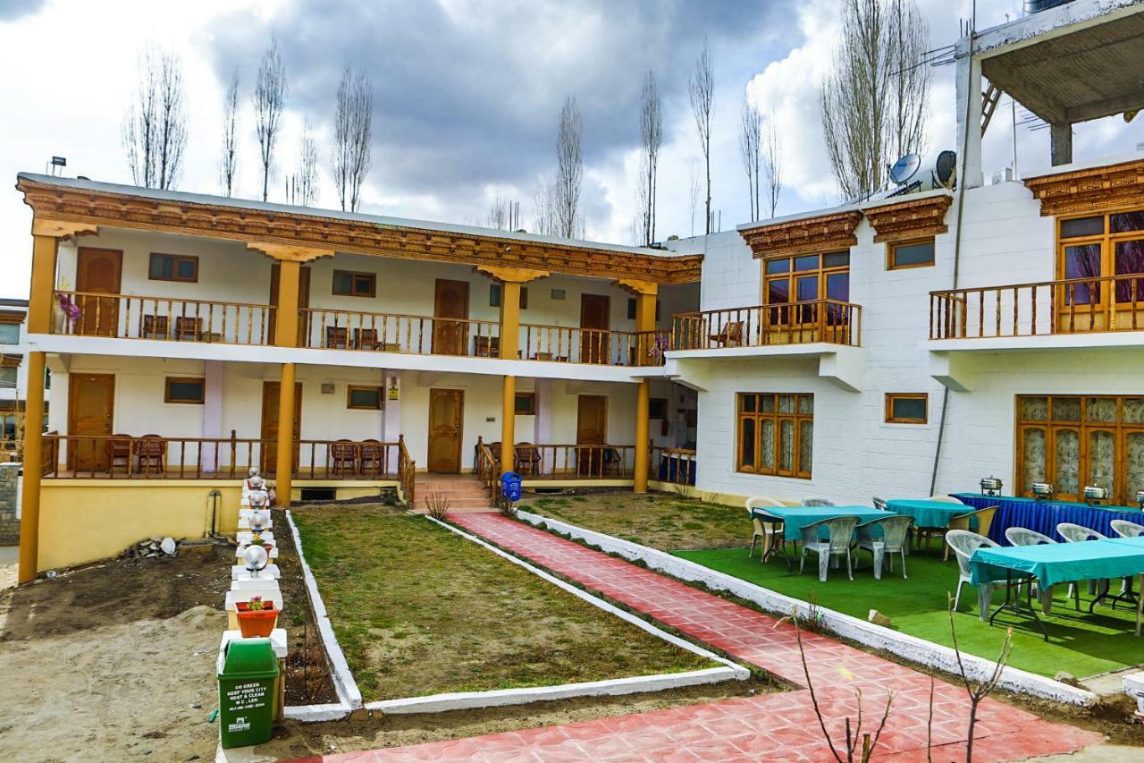 Oyo 37004 City Heart Guest House Лех Экстерьер фото